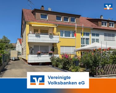 Großzügig, modernisiert und bezugsfrei: 5-Zimmer-Wohnung mit Dachgeschoss
