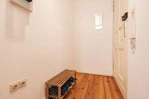 KADEWE, HOHE DECKE, HOLZDIELEN, TAGESLICHTBAD: Wunderschöne 2-Zimmer-Wohnung in beliebter Wohnlage – Die vollständige Adresse der Immobilie erhältst du vom Anbieter., 10787 Schöneberg, Berlin – Vorschaubild 10