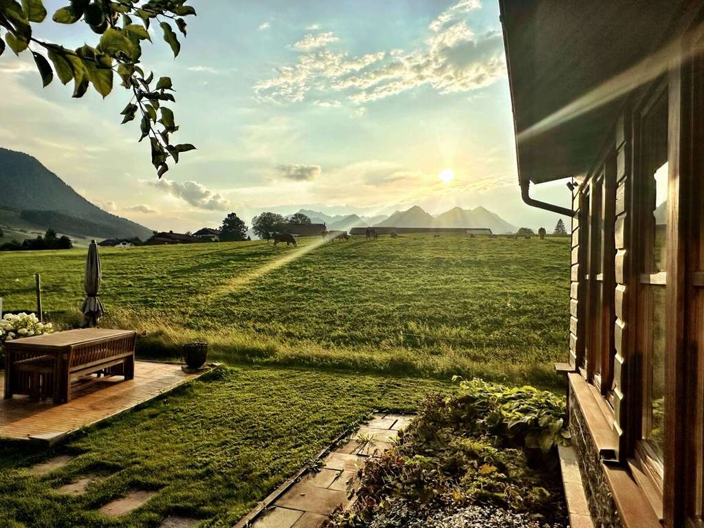 Immobilie in Ruhpolding - Ein Haus zum Verlieben! Gemütliches Einfamilienhaus umgeben von herrlicher Berglandschaft - Bild 1