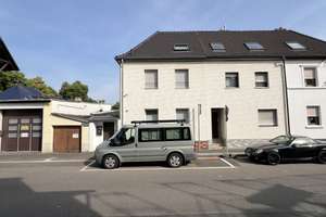 Charmantes Zweifamilienhaus  mit stabilen Mieteinnahmen  in ruhiger Lage – Die vollständige Adresse der Immobilie erhältst du vom Anbieter., 53123 Duisdorf, Bonn – Vorschaubild 1