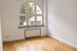 Altbau zum Verlieben: Frisch sanierte Belle Étage mit zwei Balkonen, zwei Bädern und Aufzug – 40476 Derendorf, Düsseldorf – Vorschaubild 3
