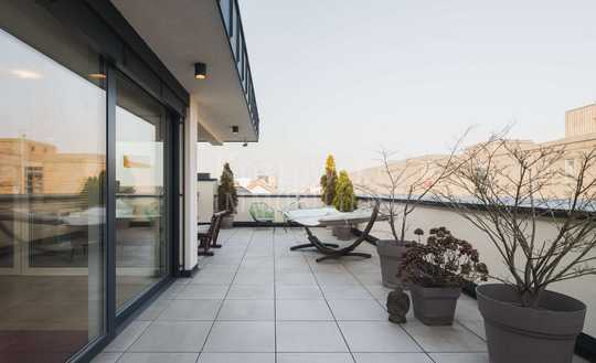 Stadtleben deluxe - Design-Penthouse auf zwei Ebenen mit 84 qm Rooftop-Terrasse!