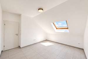 Stilvolle Maisonettewohnung mit Kamin, großem Balkon und Stellplatz in Köln-Sürth – Die vollständige Adresse der Immobilie erhältst du vom Anbieter., 50999 Sürth, Köln – Vorschaubild 11
