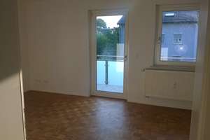 Sonnige 3-Raum-Wohnung mit Balkon in Rosenheim – 83026 Westerndorf Sankt Peter, Rosenheim – Vorschaubild 4