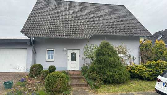 Bild von Einfamilienhaus mit Garage in idyllischer Lage in Ellern