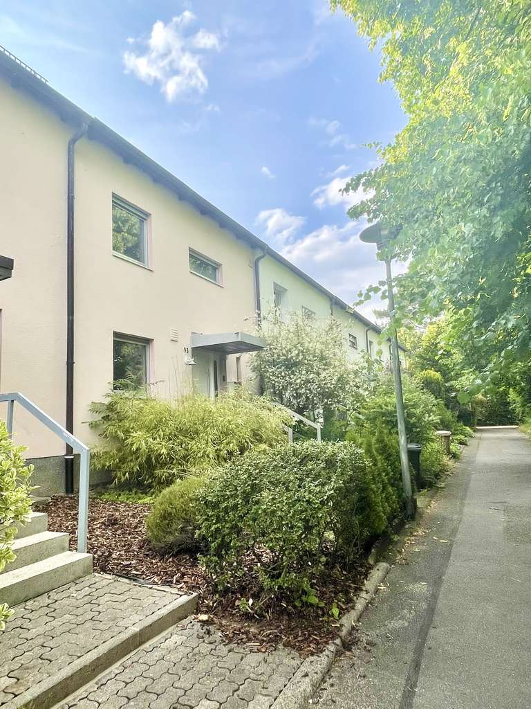 Willkommen Zuhause! Charmantes Reihenmittelhaus mit Garten und Garage in Hanau-Kesselstadt