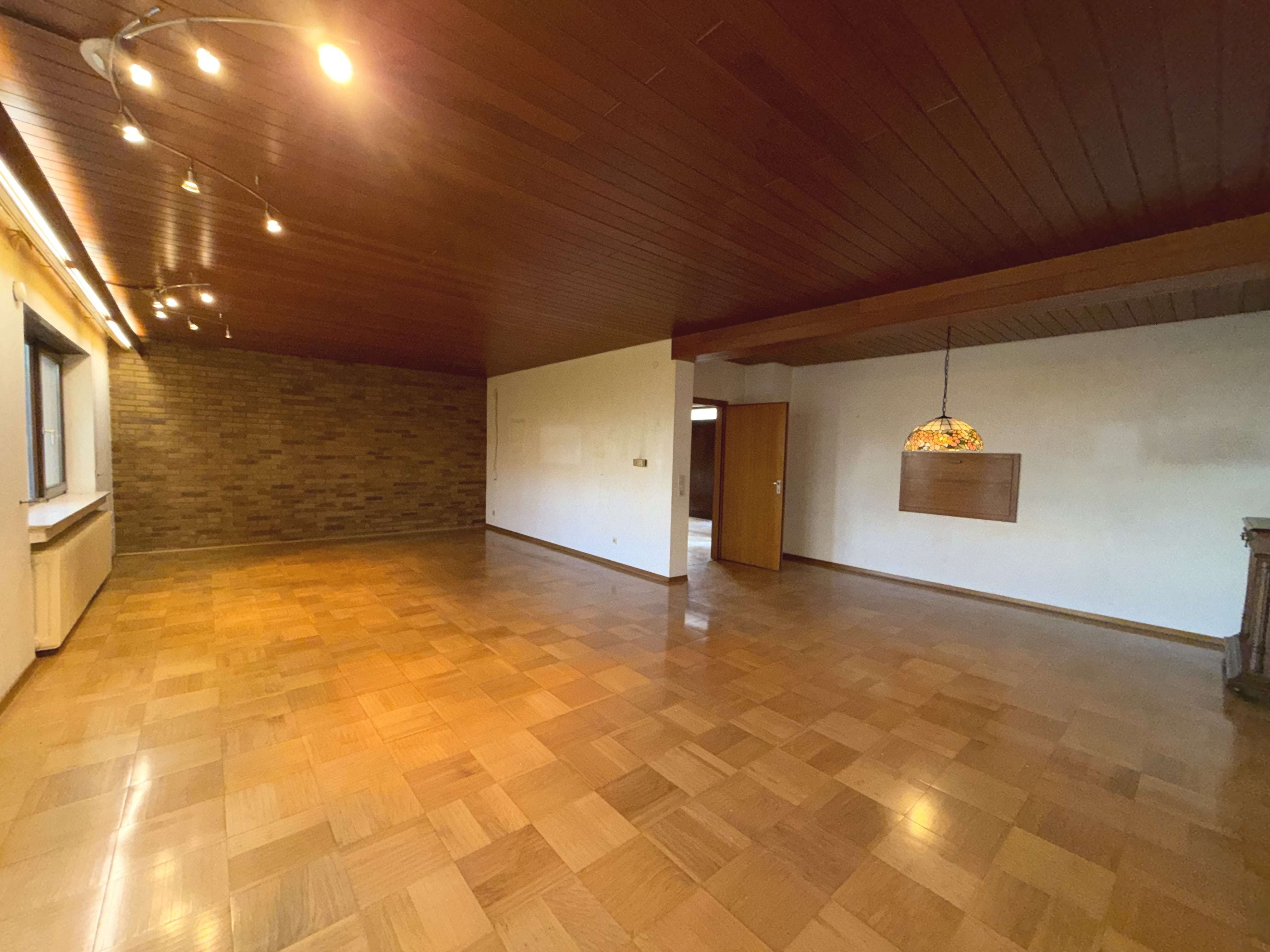 Immobilie in Wallerfangen - Schönes, großzügiges Einfamilienhaus in bevorzugter Wohnlage - Bild 7