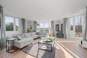 Architektenhaus mit Weitblick direkt angrenzend an Wellingsbüttler Premium-Lage