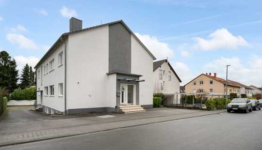 Bild von Wohnen und Investieren: Saniertes Mehrfamilienhaus in attraktiver Feldrandlage in Schwalbach/Ts.