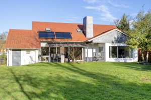 Idyllisches Einfamilienhaus mit weitläufigem Grundstück – Pinneberg (Kreis) – Vorschaubild 1