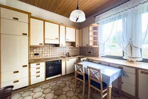 Stadtvilla mit 2 Wohneinheiten mit Garten, 3 Garagen und viel Potential – Ostalbkreis – Vorschaubild 11