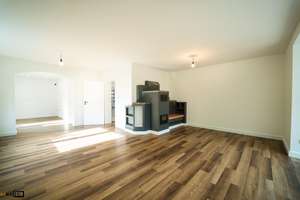 Stilvolle Erdgeschosswohnung mit großem Garten, Terrasse & Wintergarten - Erstbezug nach Sanierung – Die vollständige Adresse der Immobilie erhältst du vom Anbieter., 91074 Atzenhof, Burgfarrnbach, Fürth – Vorschaubild 3