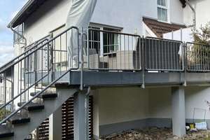 Wohnung mit 2 Balkonen, Gartenanteil und Garage in junger Wohnanlage am Giersberg