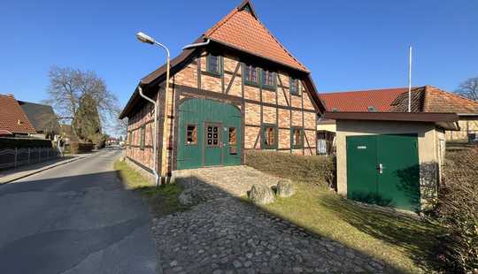 Bild von Exklusives Fachwerkhaus mit rustikaler Eleganz, Garten und historischem Weinkeller