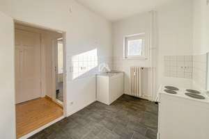 RUHIG GELEGENE, HELLE UND KLASSISCH SCHÖNE ALTBAUWOHNUNG MIT TOLLEM BLICK! PROVISIONSFREI! – Wilsnacker Straße 63, 10559 Moabit, Berlin – Vorschaubild 9