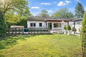 Charmanter Bungalow auf großzügigem Eckgrundstück in ruhiger Lage