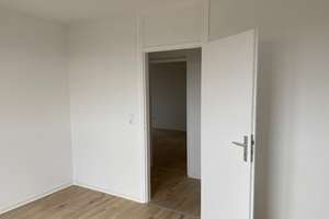 *Frisch renovierte 3-Zimmerwohnung mit Balkon und toller Aussicht* – Wegastraße 2, 33739 Jöllenbeck, Bielefeld – Vorschaubild 12