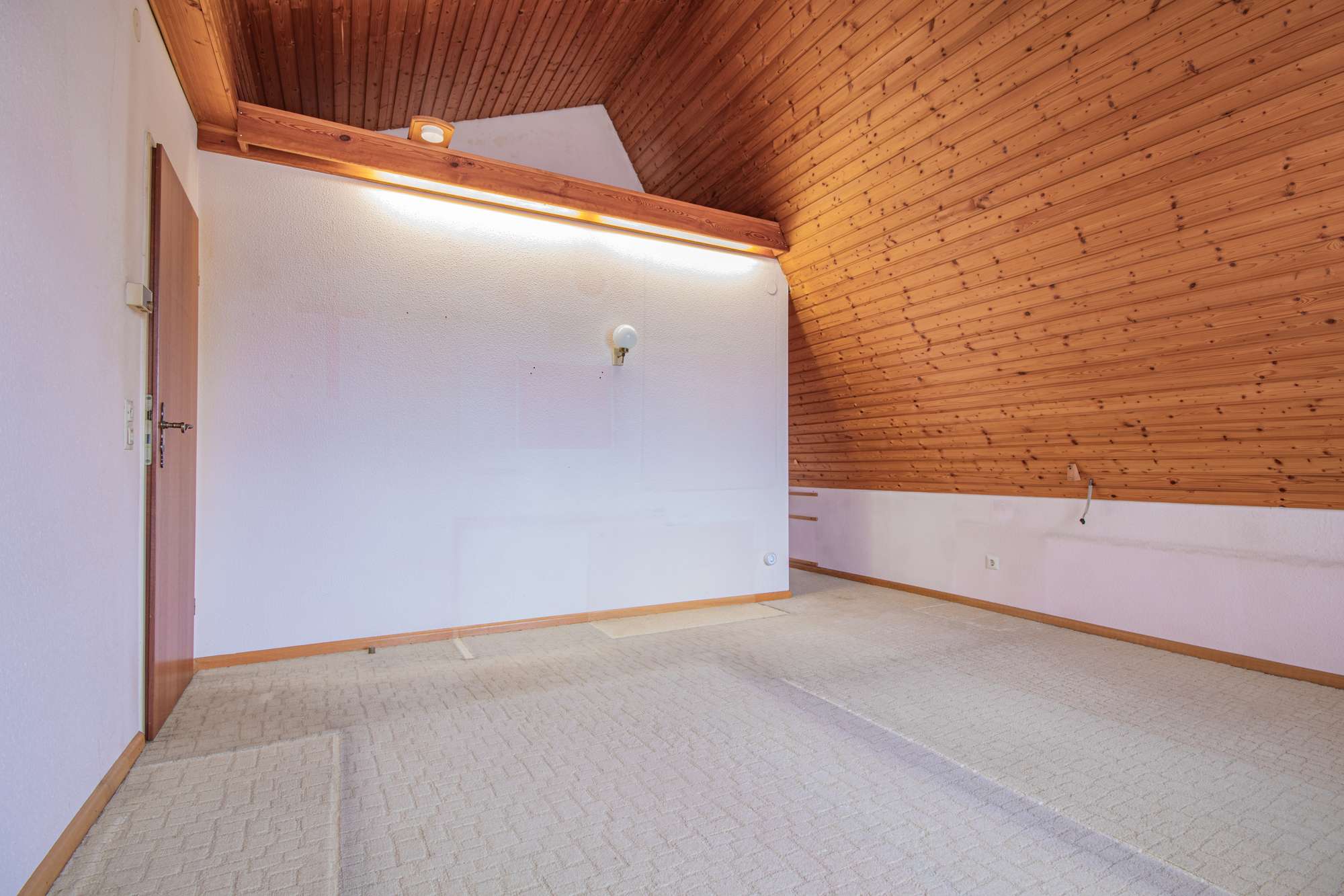 Immobilie in Wutöschingen - Vielseitig nutzbare Doppelhaushälfte mit Einliegerwohnung und Wintergarten in Horheim - Bild 14