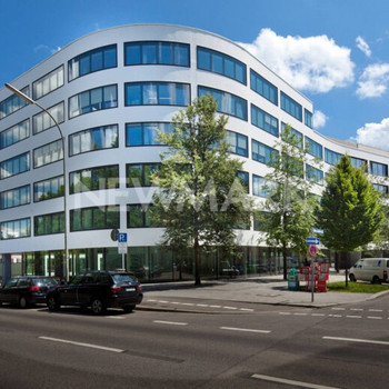 Moderne Büroflächen mit Nachhaltigkeitszertifikat und Wohlfühlatmosphäre