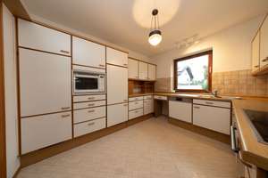 Zweifamilienhaus mit Wintergarten und sonnigem Südgarten in ruhiger Wohnlage von München-Aubing! – Die vollständige Adresse der Immobilie erhältst du vom Anbieter., 81245 Altaubing, München – Vorschaubild 9