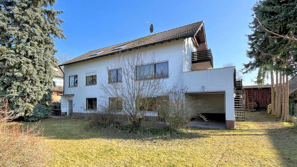 Immobilie in Strullendorf - Großzügiges Wohnhaus in 
ruhiger, sonniger Ortsrandlage
96129 Strullendorf - Bild 0