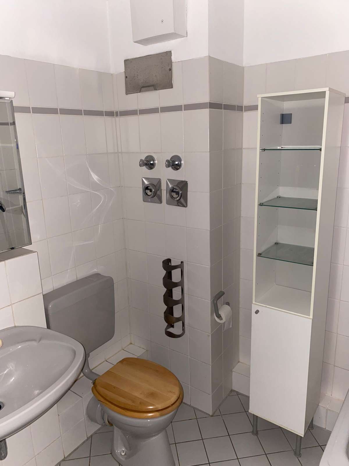 Helle 2-Zimmer-DG-Wohnung mit gemütlicher Loggia und Tiefgaragenstellplatz in Göttingen-Weende