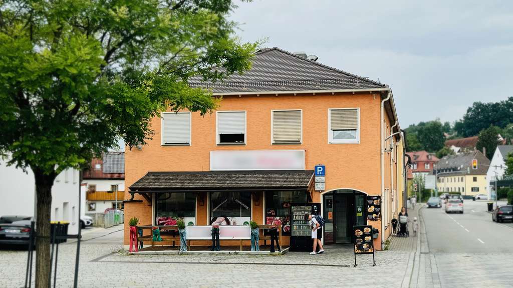 Immobilie in Pfarrkirchen - Geräumiges Wohn- und Geschäftshaus zentrumsnah in Pfarrkirchen - Bild 0