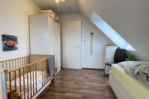 Lichtdurchflutete und großzügige 2,5 Zimmer Dachwohnung mit Wintergarten und zwei Schlafzimmern – Die vollständige Adresse der Immobilie erhältst du vom Anbieter., 81373 Mittersendling, München – Vorschaubild 9