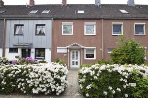 Solides Reihenmittelhaus
Ideal für Familie mit 4 Personen
auch für Home Office
+EBK +Garage +Gart – Die vollständige Adresse der Immobilie erhältst du vom Anbieter., 28277 Kattenesch, Bremen – Vorschaubild 3