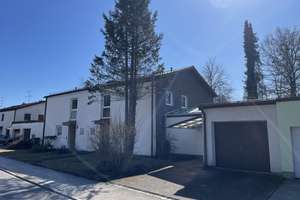 Doppelhaushälfte am Waldrand, 5 Zimmer in München-Waldtrudering in Top Lage von privat