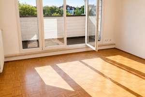 2-Zimmer-DG-Wohnung mit Küche und Loggia in Schwabing – Reventlowstr. 3, 80805 Münchner Freiheit, München – Vorschaubild 4
