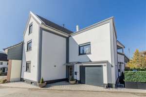 Provisionfrei - Lebendiger Wohnraum: Saniertes 1-2 Familienhaus  in Hilzingen