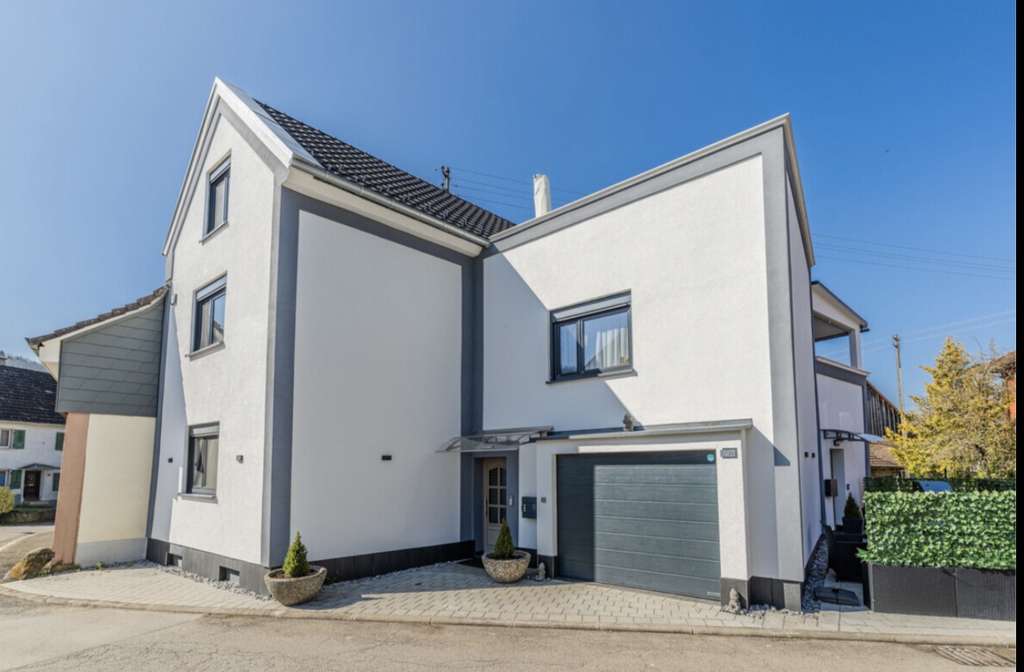 Immobilie in Hilzingen - Provisionfrei - Lebendiger Wohnraum: Saniertes 1-2 Familienhaus  in Hilzingen - Bild 0