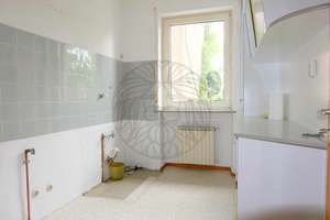 Frankfurt Heddernheim! Zweifamilienhaus mit Garage und Nebengebäude. – Die vollständige Adresse der Immobilie erhältst du vom Anbieter., 60439 Niederursel, Frankfurt am Main – Vorschaubild 4