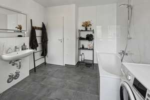 Moderne, vermietete 3-Zimmer-Eigentumswohnung in Augsburg-Hochzoll – Die vollständige Adresse der Immobilie erhältst du vom Anbieter., 86163 Hochzoll-Süd, Augsburg – Vorschaubild 8