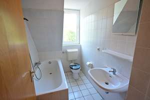Charmante 3,5-Zimmer-Maisonette-Dachgeschosswohnung in ruhiger Lage von Bochum-Wiemelhausen – Memeler Str. 7, 44789 Wiemelhausen, Bochum – Vorschaubild 7