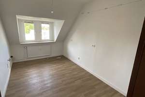 Schöne 2,5-Zimmer-Dachgeschosswohnung wartet auf neuen Mieter! – Johanniterstr. 44, 47053 Dellviertel, Duisburg – Vorschaubild 3