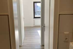 Attraktive Erdgeschoss 2,5-Zimmer-Wohnung mit Terrasse in Oberhausen Schmachtendorf – Schmachtendorfer Str. 54, 46147 Holten, Oberhausen – Vorschaubild 2
