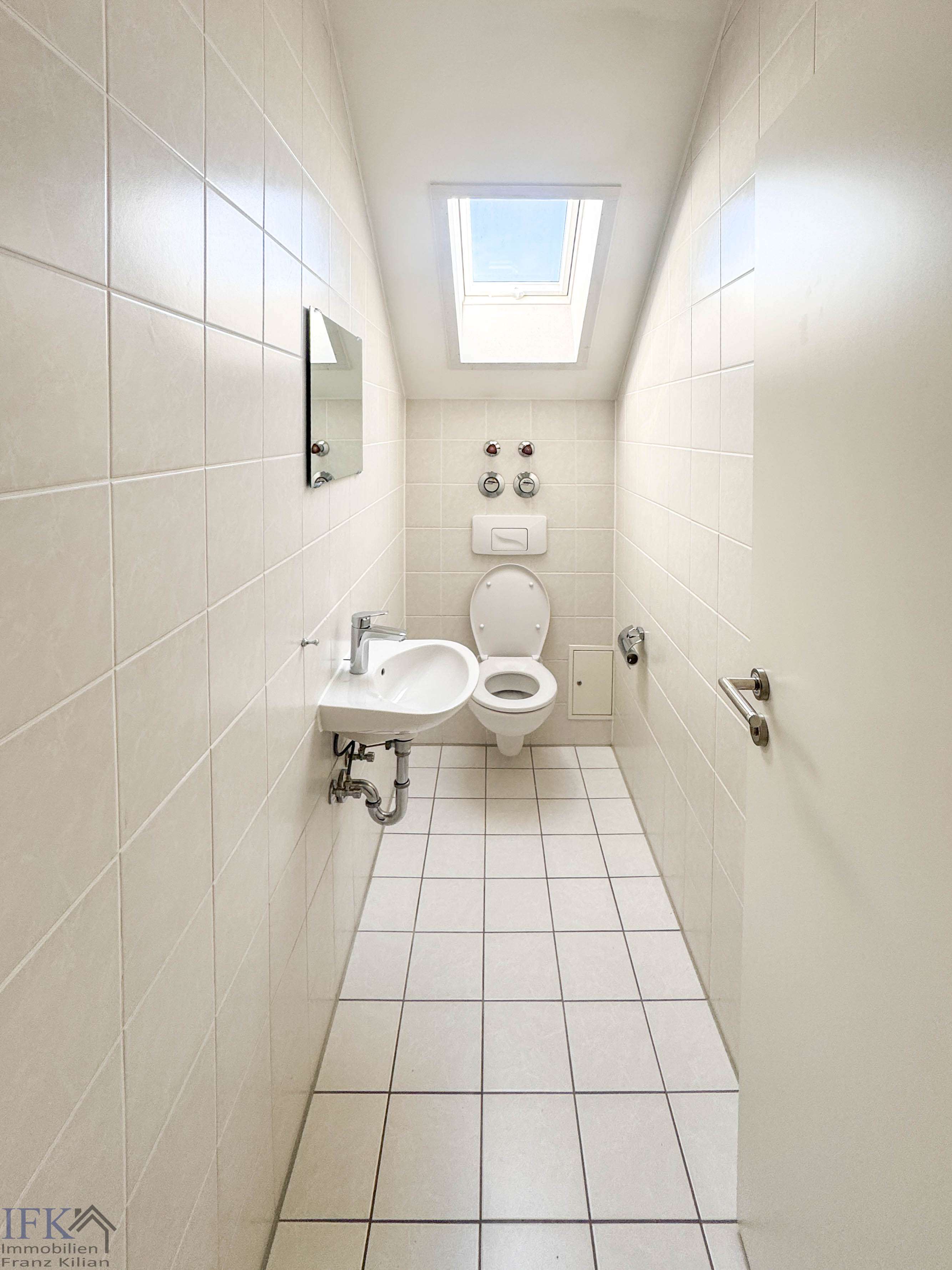 Immobilie in Peiting - Sofort bezugsfreie 3-Zimmer-Dachgeschoßwohnung mit Weitblick in Peiting! - Bild 4