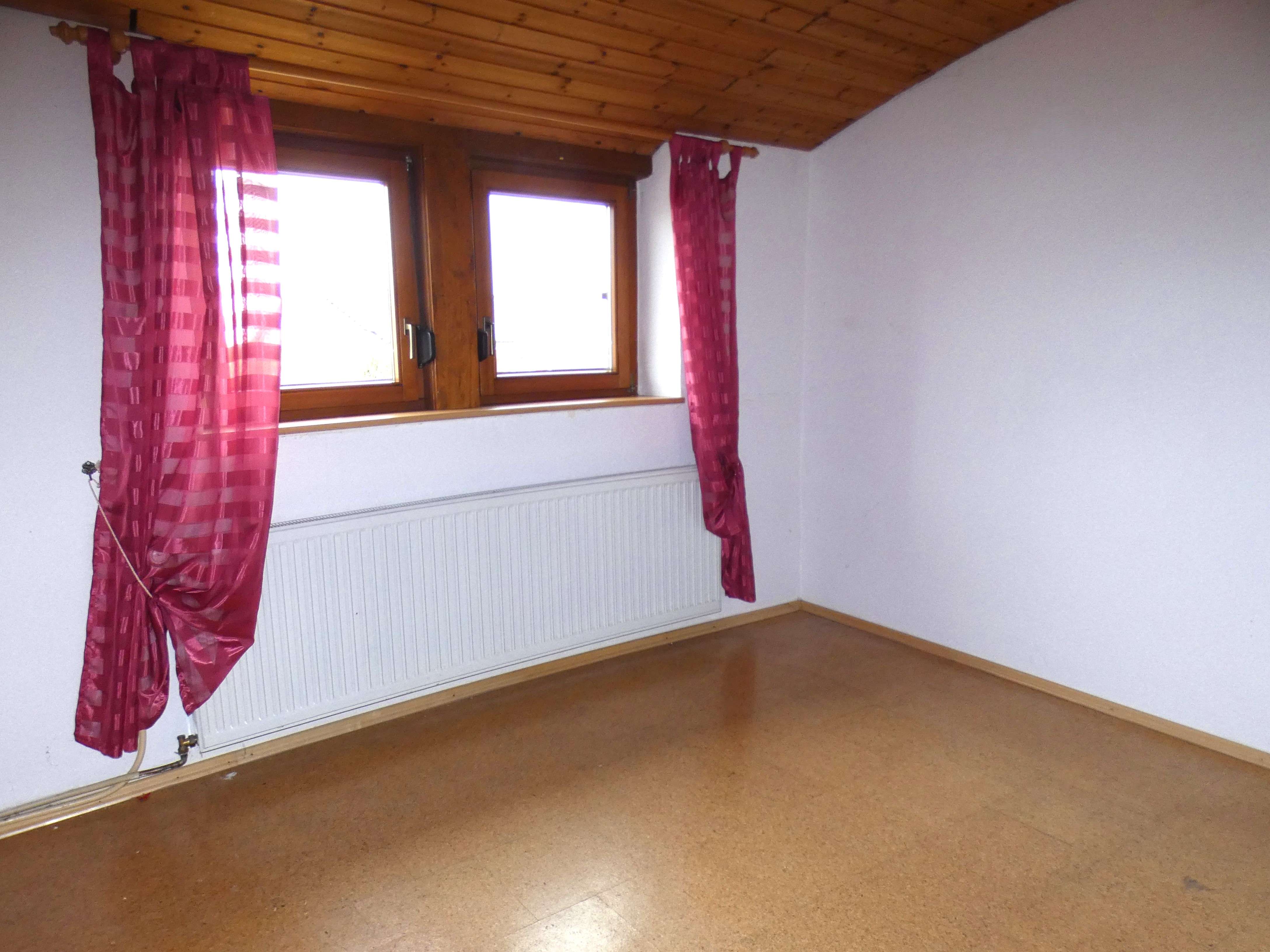 Immobilie in Asselfingen - CHARMANT & RUHIG GELEGEN: Zweifamilienhaus mit Garage und schönem Garten in Asselfingen zu verkaufen - Bild 12