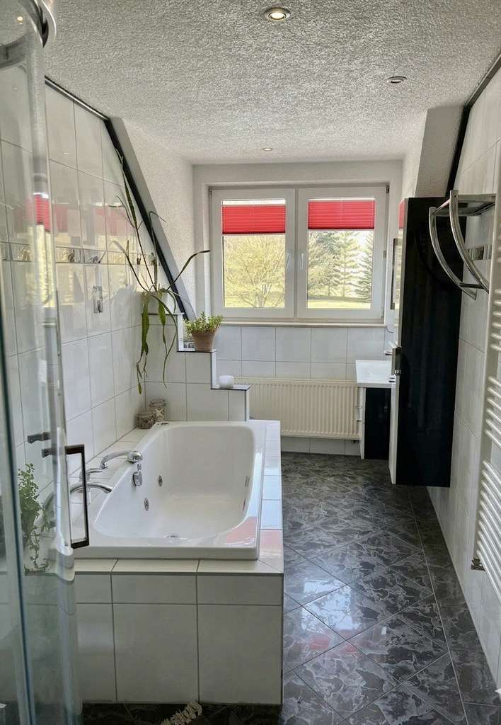 Immobilie in Sömmerda - Provisionsfrei: Lichtdurchflutetes Anwesen in Südlage – 10.429 m² Grundstück auf der Weißenburg - Bild 4