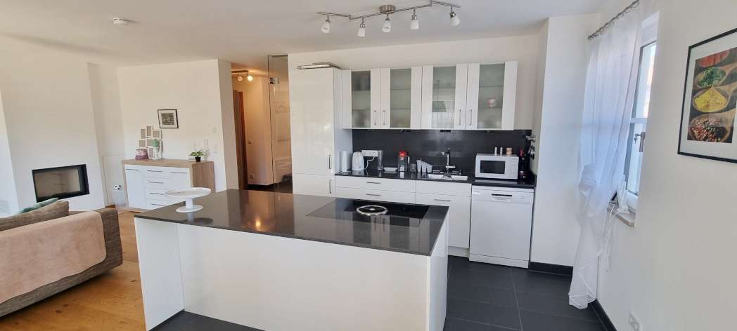 Immobilie in Bad Wiessee - Barrierearme Gartenwohnung am Tegernsee mit Kamin in Top-Zustand – sofort bezugsbereit! - Bild 2