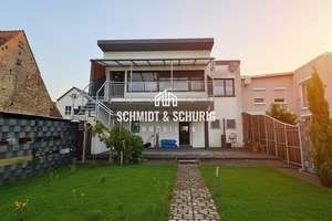 Neuwertiges Einfamilienhaus mit großem Grundstück, Terrasse & Balkon in Ubstadt-Weiher