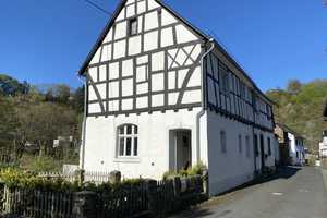 Kleines, gemütliches, denkmalgeschütztes Fachwerkhaus in idyllischer Eifellage Nähe Nürburgring – Mayen-Koblenz (Kreis) – Vorschaubild 1