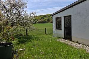 Charmantes Einfamilienhaus mit 650 m² Grundstück, Doppelgarage und freiem Blick ins Grüne – 93057 Sallern-Gallingkofen, Regensburg – Vorschaubild 2
