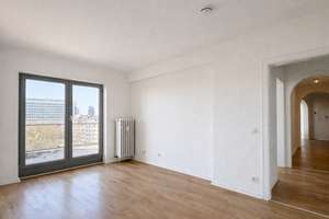 Erstbezug nach Renovierung: Einzigartiges Penthouse mit großzügiger Dachterrasse am Worringer Platz – Die vollständige Adresse der Immobilie erhältst du vom Anbieter., 40210 Stadtmitte, Düsseldorf – Vorschaubild 8