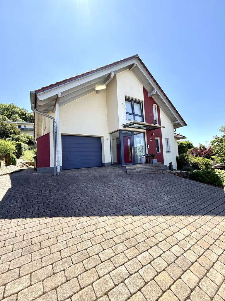 Immobilie in Hofbieber - Exklusives Wohnen in bester Lage von Hofbieber – EFH mit Einliegerwohnung & Photovoltaik - Bild 3