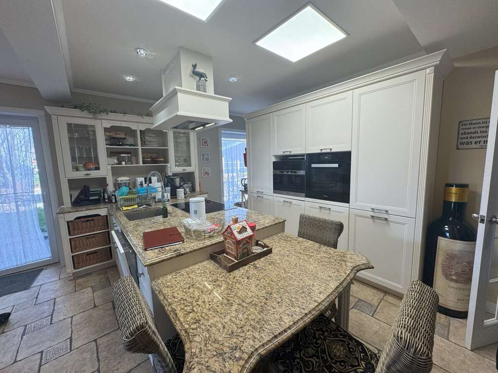 Immobilie in Gengenbach - Wohnen und arbeiten auf einer Etage! -Außenstellplätze, Doppelgarage- - Bild 1