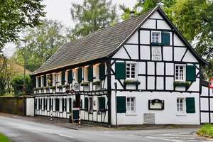 Großzügige Haus-in-Haus Maisonette in Köln-Merheim! Terrasse, Parkett, 3 x Bad, 2x Stellpl. uvm. – 51109 Merheim, Köln – Vorschaubild 7