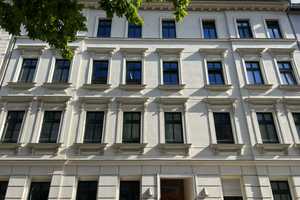 Im hippen Leipziger Osten! Helle Etagenwohnung m. Balkon in ruhiger, zentrumsnaher Lage von Leipzig! – Schützenhausstraße 4, 4315 Leipzig – Vorschaubild 1